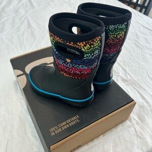 Bogs Kids' Boots with Rainbow Pattern and Black Base